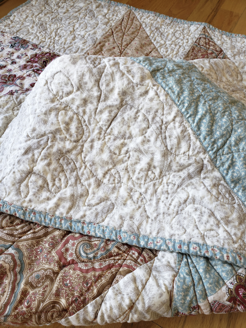 Fall leaf table quilt crinkles and swirls