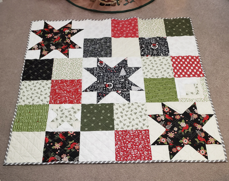 21a christmas table quilt front