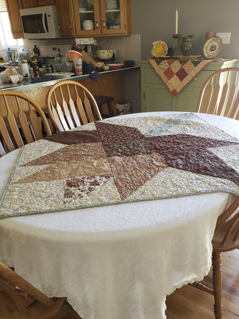 Fall leaf table quilt kitchen